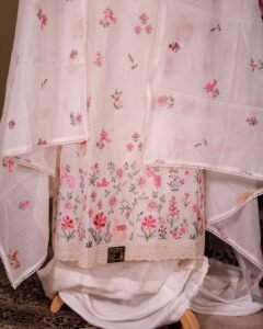 EmbFloralAnimal_0007_VOWM1822