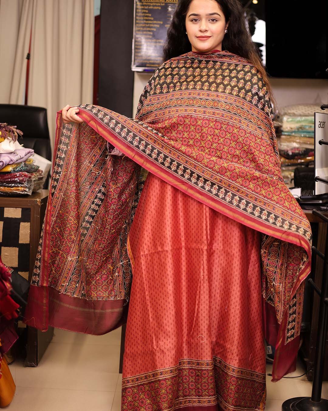 Carrot Maheshwari Silk Suit With Kantha Jaal Dupatta